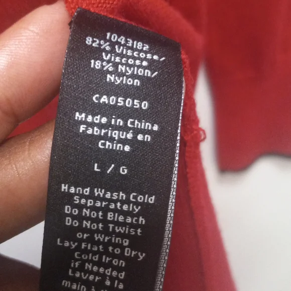 SOLD Vicose Soft L Red Cardigan - Picture 3 of 4